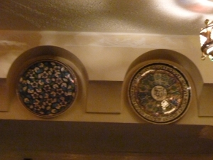 Wall mounted decorative plates